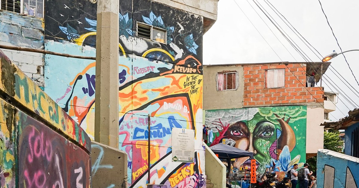medellin comuna 13 ciudad pablo escobar tour lugar real