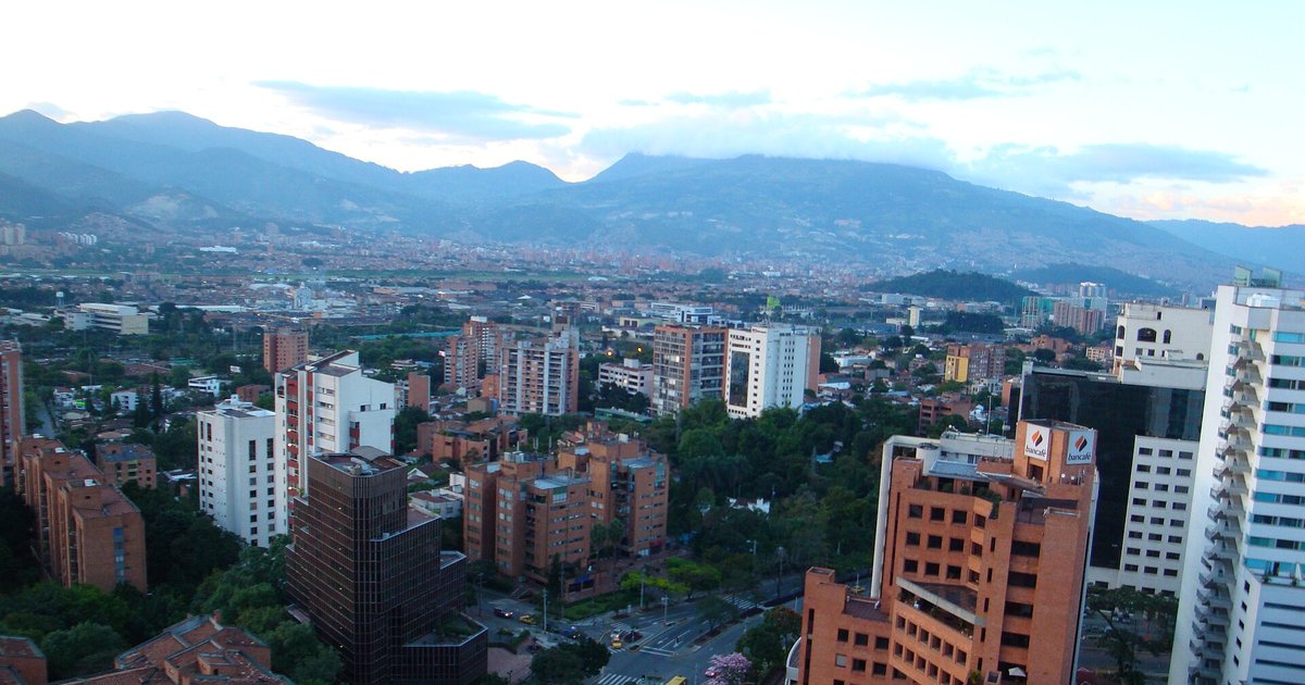 medellin comuna 13 ciudad pablo escobar tour lugar real